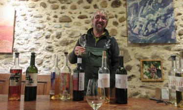 sampling wines of jurancon