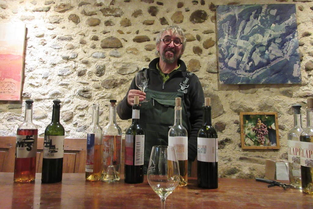 sampling wines of jurancon