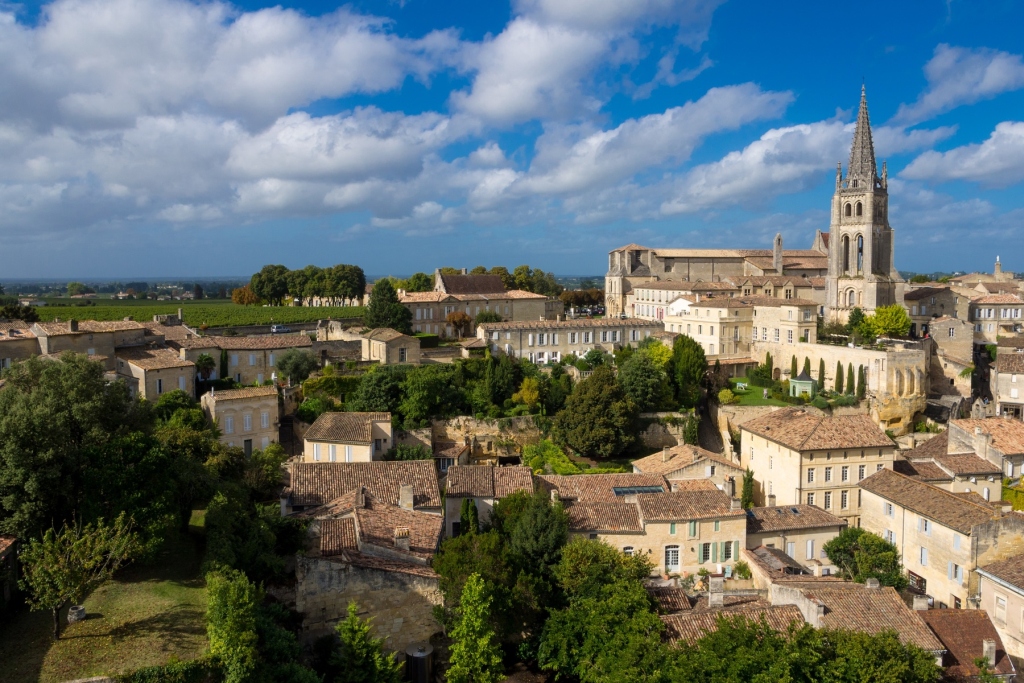 Saint Emilion amongst the vineyards