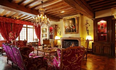 Stay in a luxury hotel in centre of Beaune Burgundy