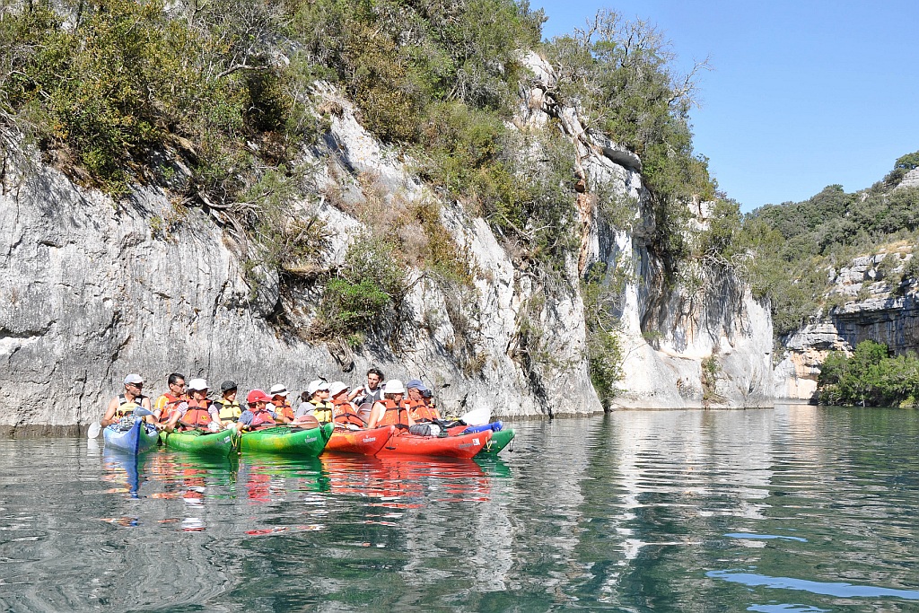 Re-grouping in he canoes on the Verdon River