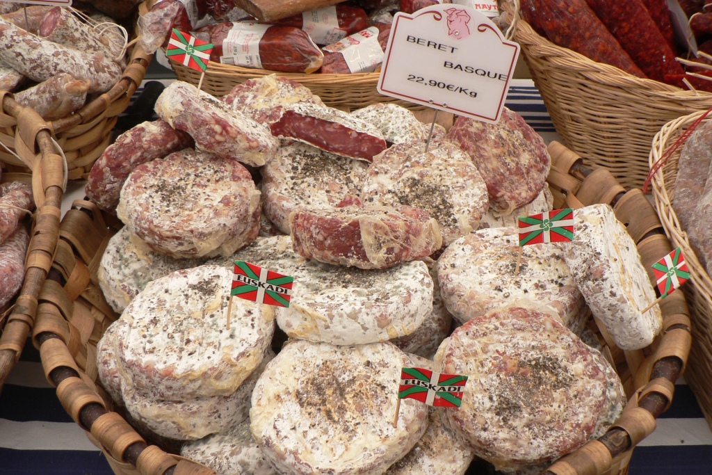 Basque charcuterie bérets basques
