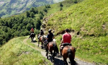 Horse riding and trekking in the Pyrenees