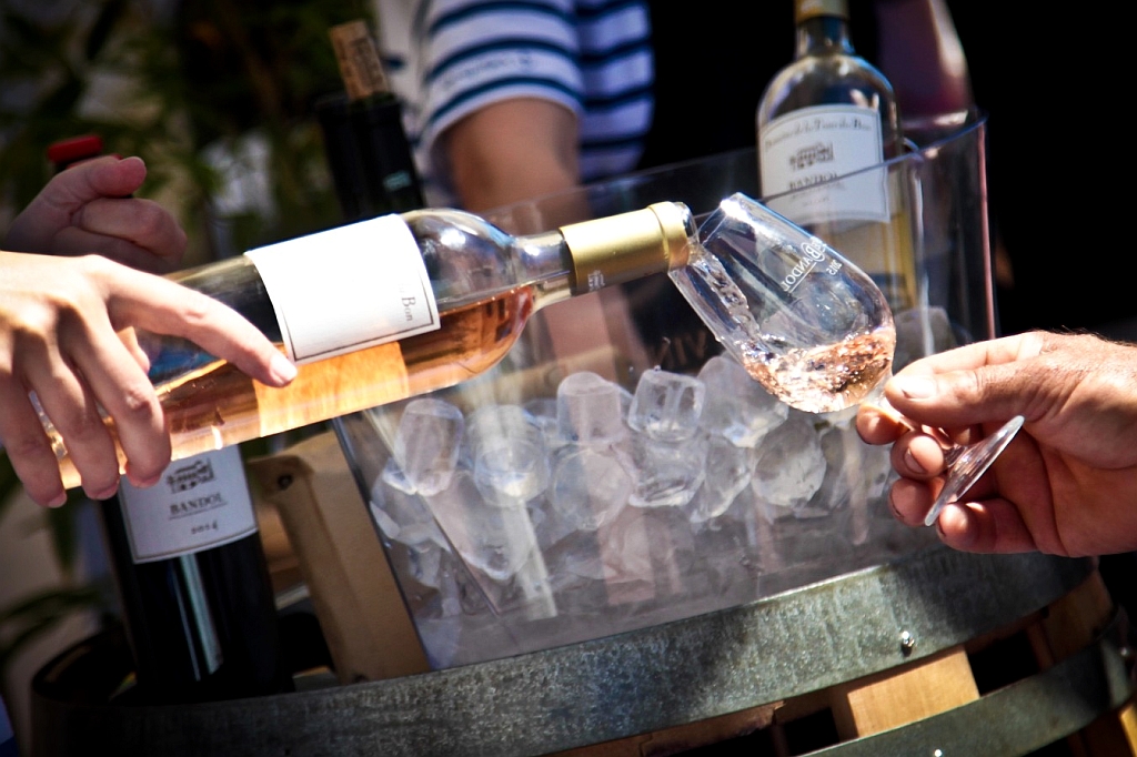 Pouring bandol wine