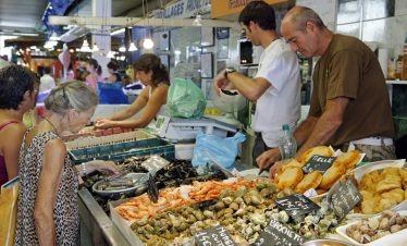 Fishmonger in Sete les Halles market