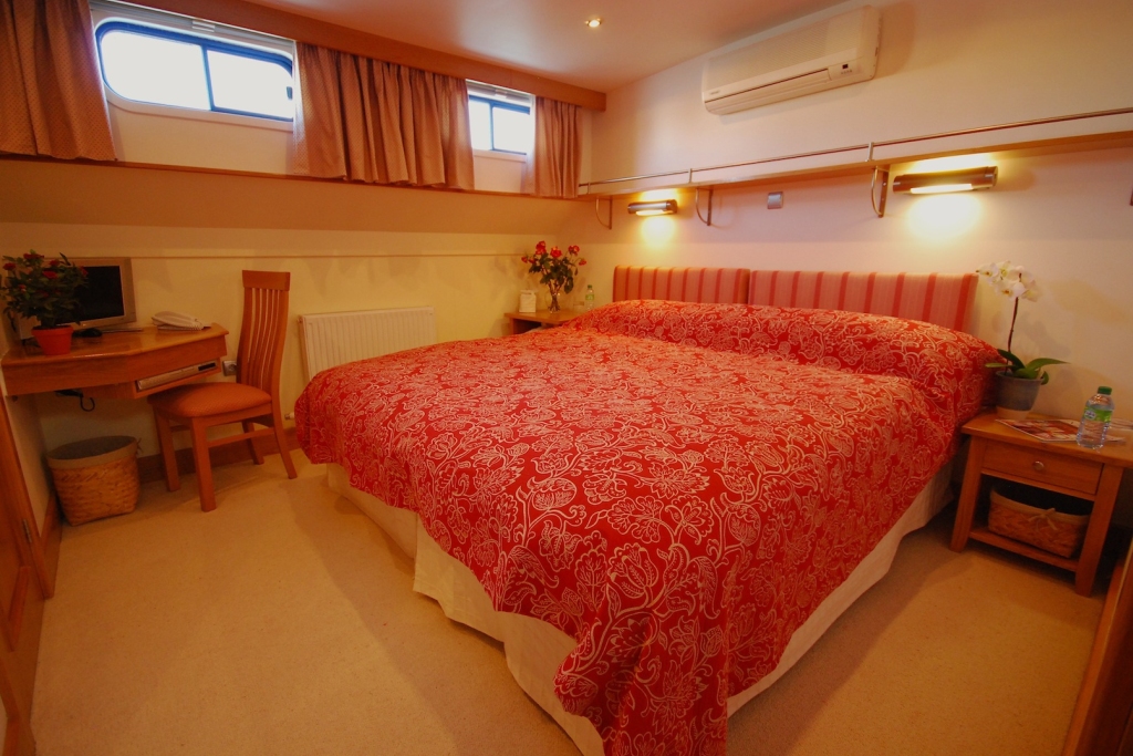 Luxury cabin on barge cruise in France