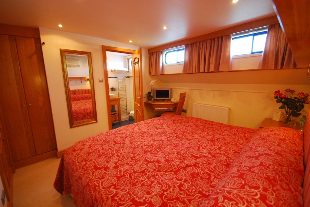 Excellent cabin facilities on board the luxury barge