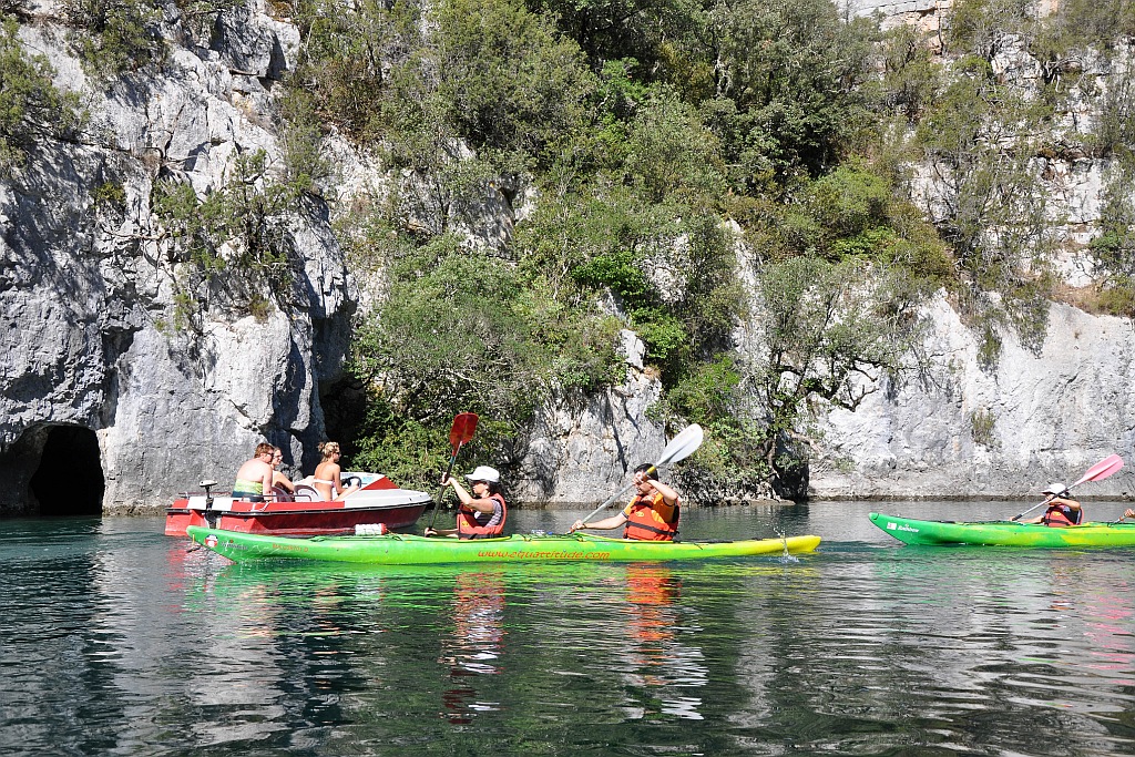 Canoeing fun in the Verdon Gorge