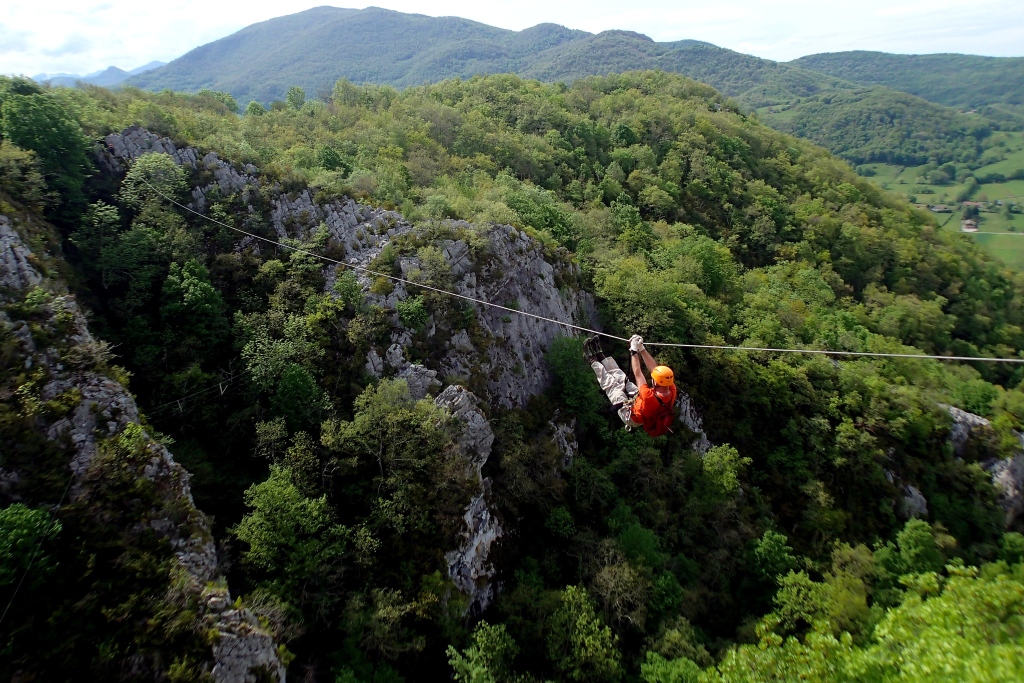 Tyrolean traverse high ropes adventures