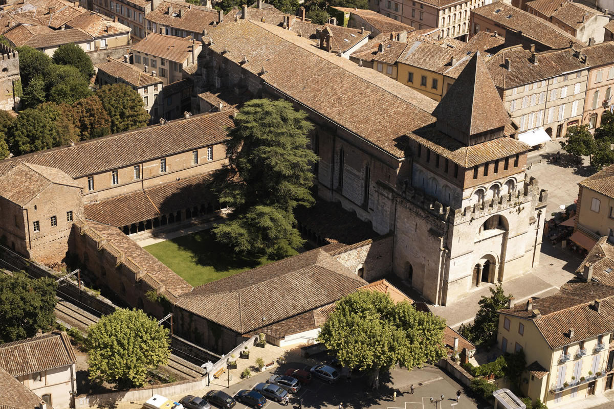 Moissac abbey cloisters on a river cruise day trip