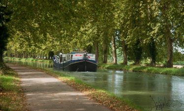 Gascony river cruise on a luxury barge hotel