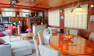 Gascony river cruise salon and bar