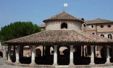 Auvillar market day excursion