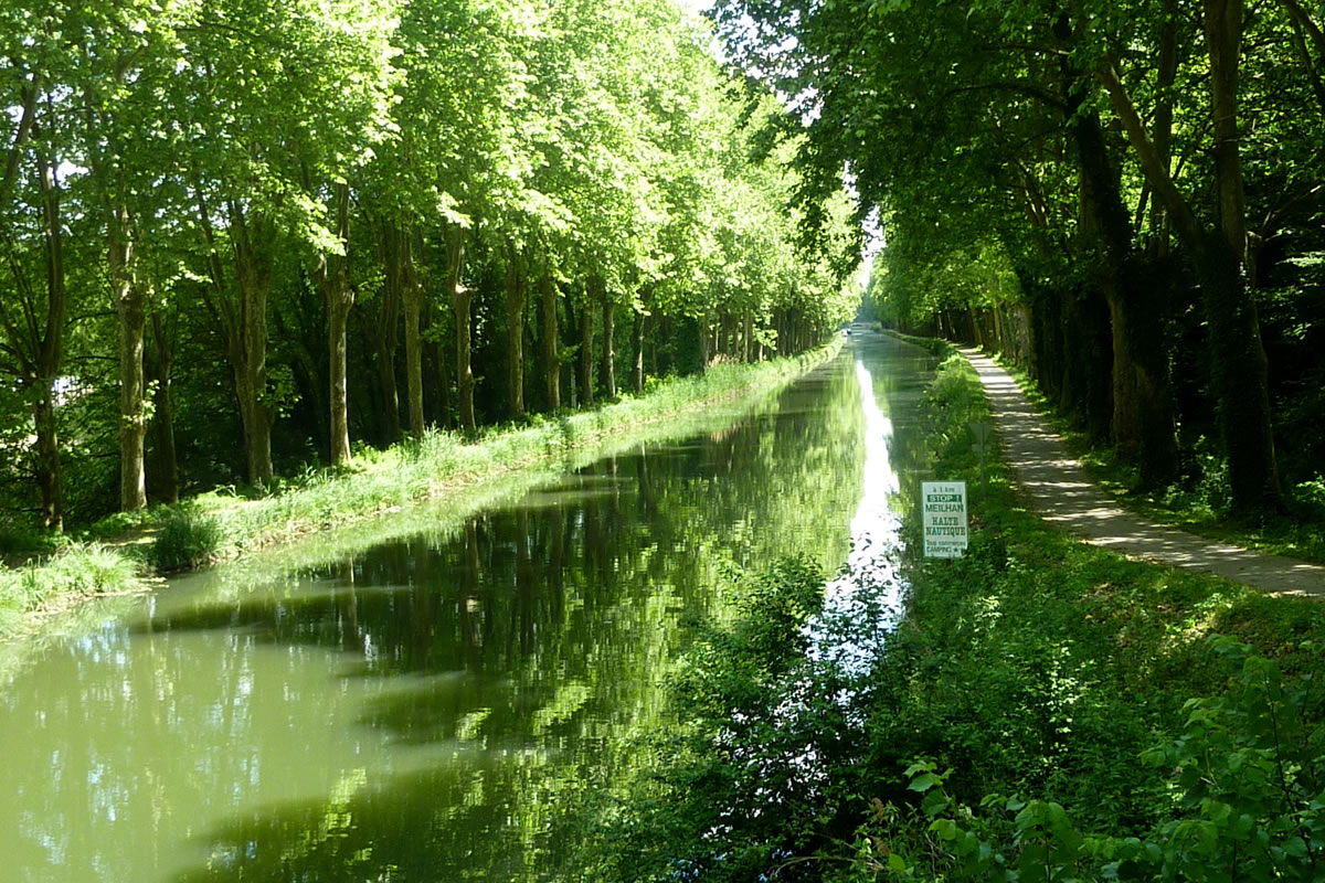 River cruising near Meilhan France