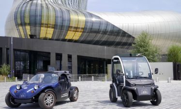 Electric buggy in front of Cité du Vin