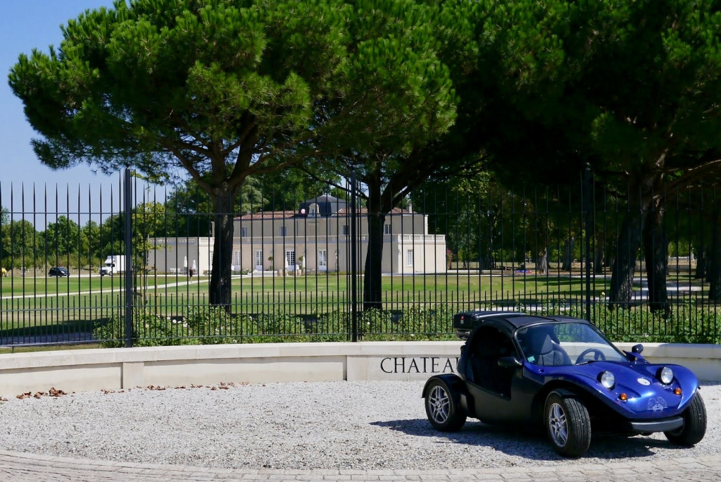 Visiting Margaux vineyard estates in an electric buggy