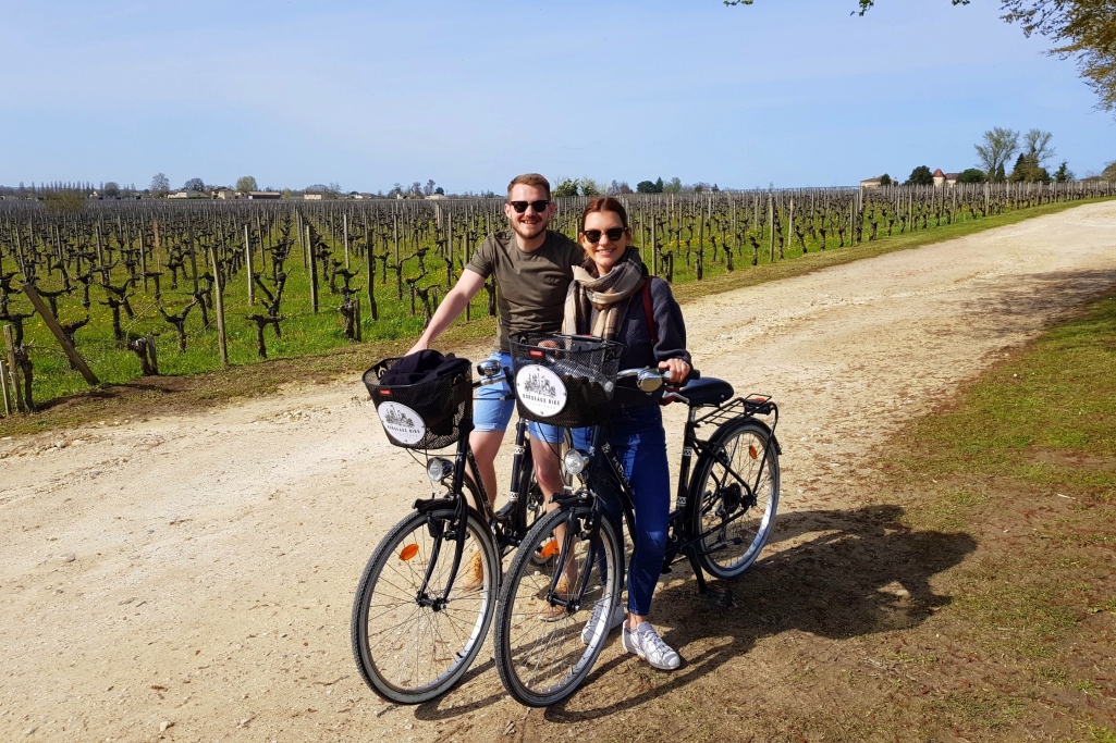 Cycling through Saint Emilion vineyards