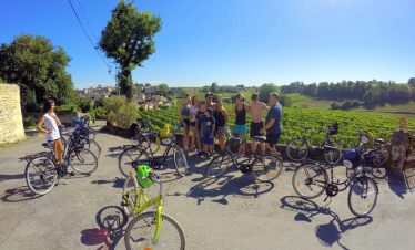 Take a rest on cycle tour in Bordeaux vineyards